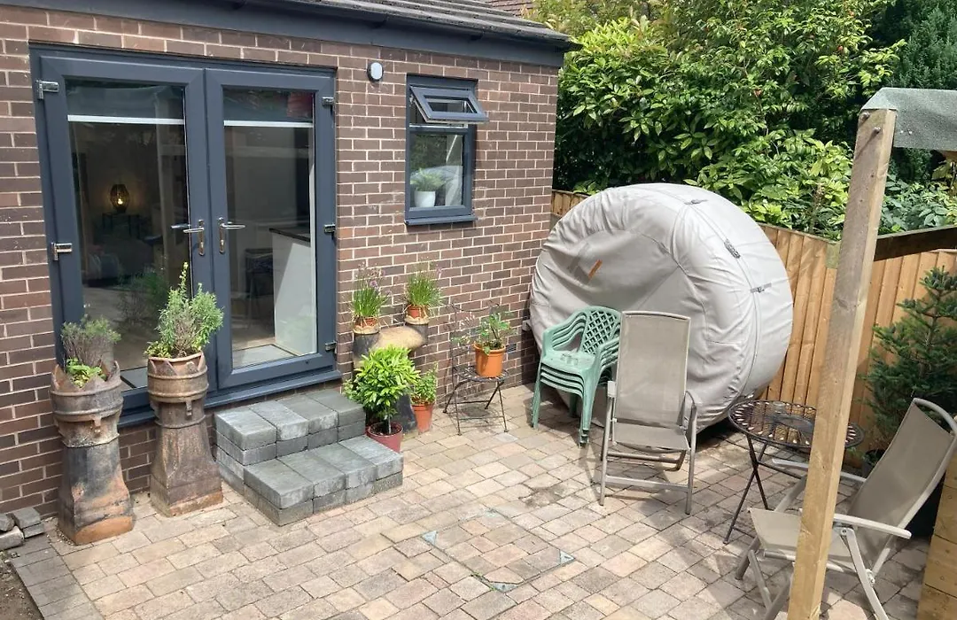 Beautiful Detached Private Annex In Great Location-1